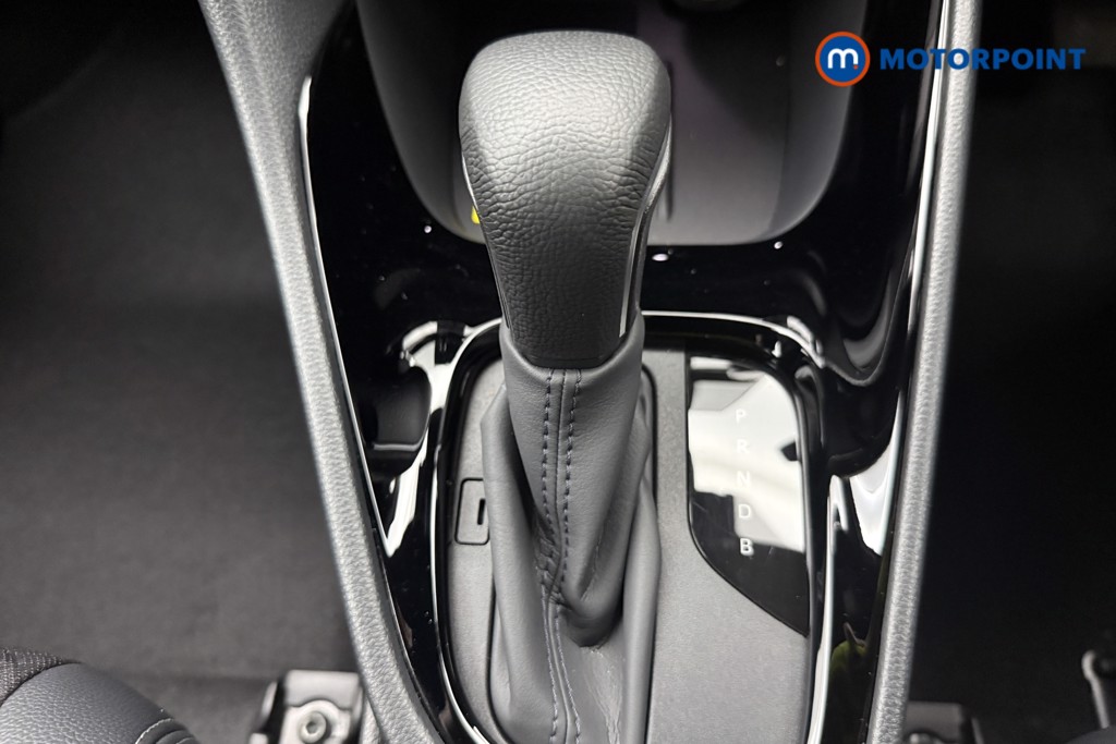 Toyota Yaris Excel Automatic Petrol-Electric Hybrid Hatchback - Stock Number (1565228) - 7th supplementary image