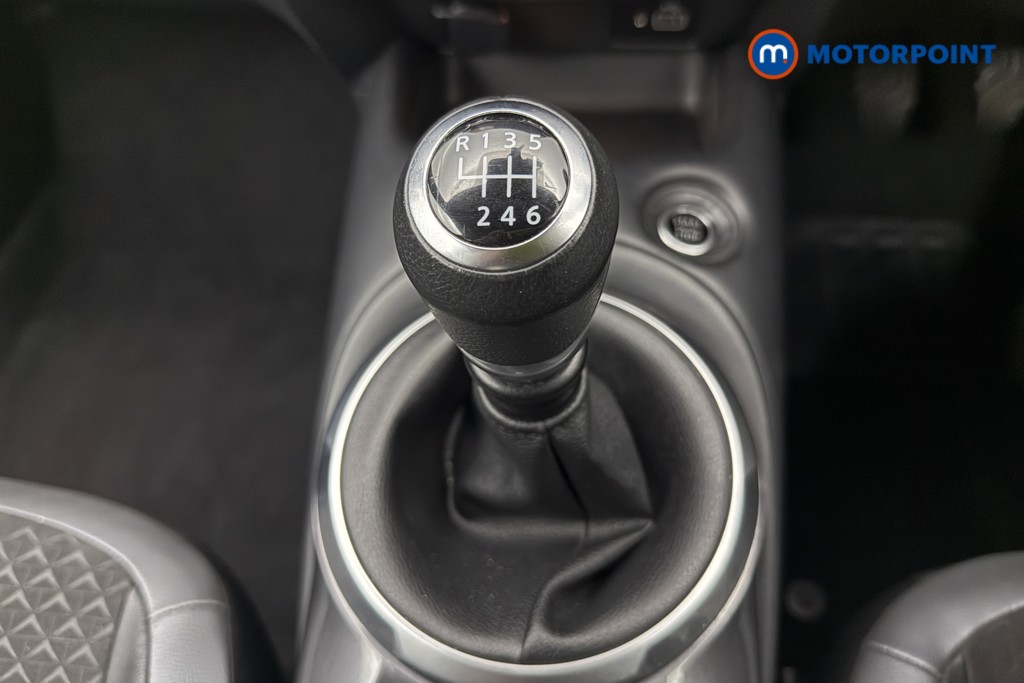 Nissan Juke N-Connecta Manual Petrol SUV - Stock Number (1566108) - 7th supplementary image