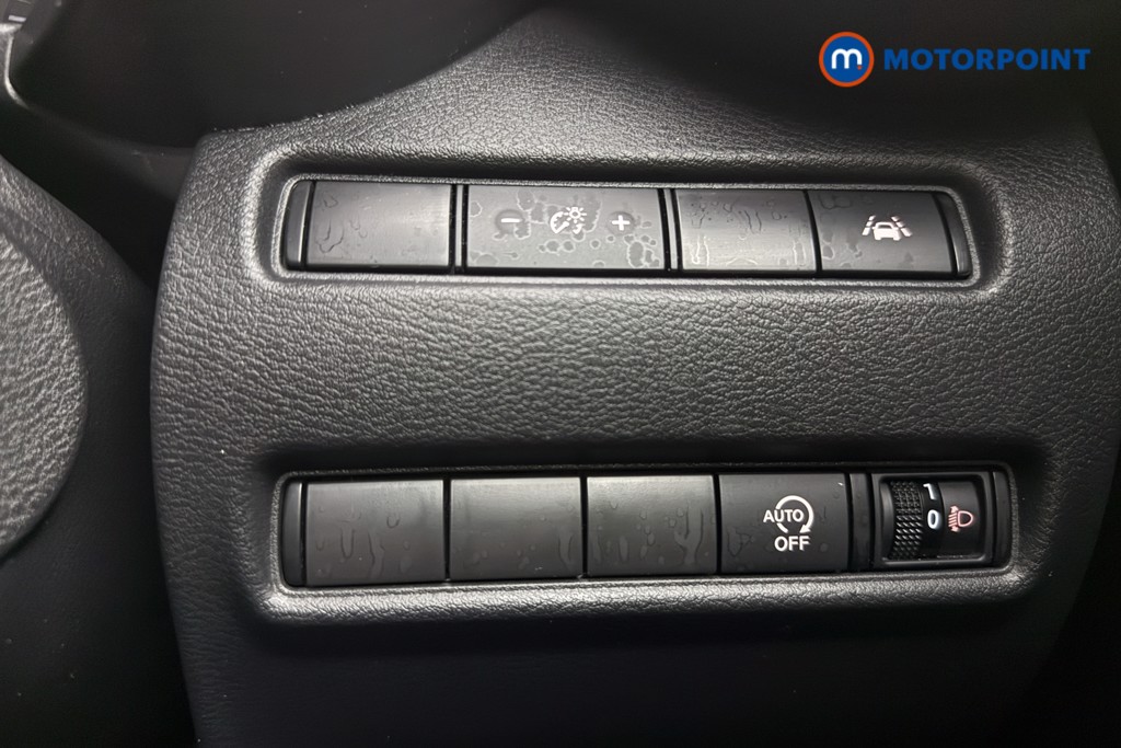 Nissan Juke N-Connecta Manual Petrol SUV - Stock Number (1566108) - 17th supplementary image