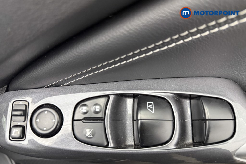 Nissan Juke N-Connecta Manual Petrol SUV - Stock Number (1566108) - 19th supplementary image