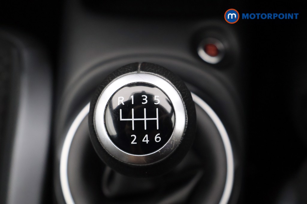 Nissan Juke N-Connecta Manual Petrol SUV - Stock Number (1566122) - 6th supplementary image