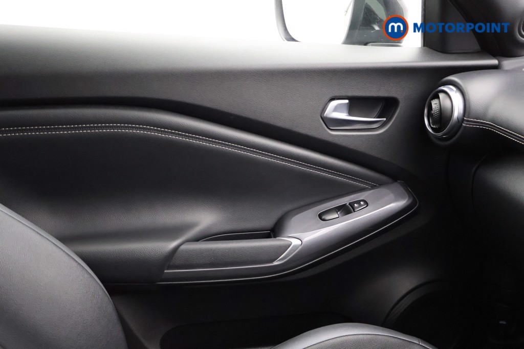 Nissan Juke N-Connecta Manual Petrol SUV - Stock Number (1566122) - 7th supplementary image