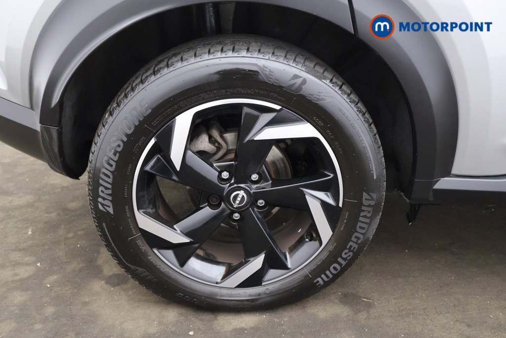 Nissan Juke N-Connecta Manual Petrol SUV - Stock Number (1566122) - 16th supplementary image