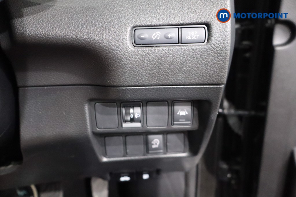 Nissan Qashqai N-Connecta Manual Petrol SUV - Stock Number (1566272) - 17th supplementary image
