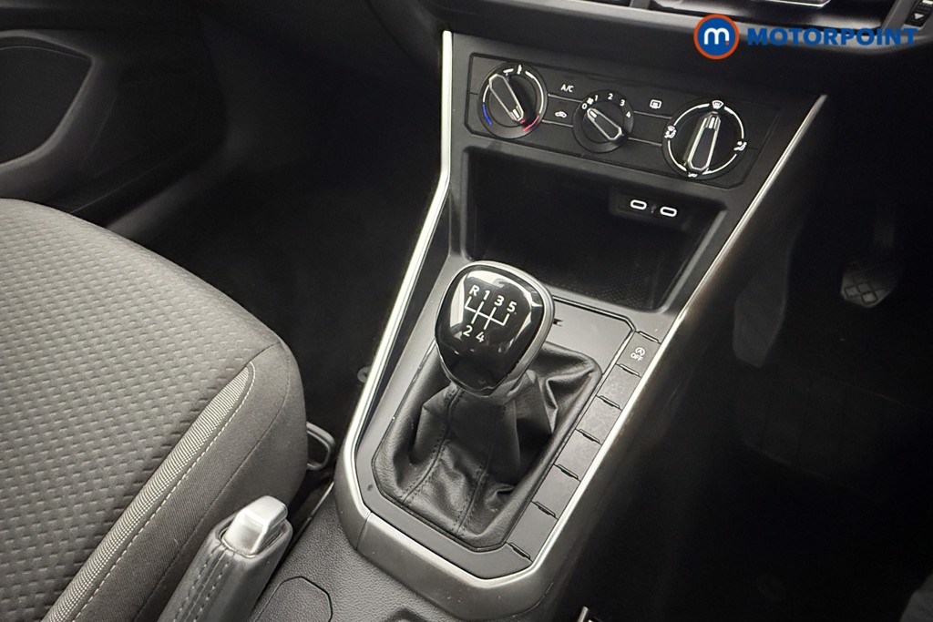 Volkswagen Polo Match Manual Petrol Hatchback - Stock Number (1566900) - 5th supplementary image