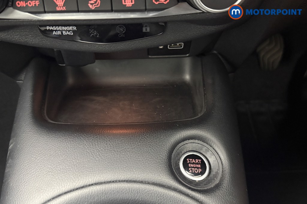 Nissan Juke N-Connecta Manual Petrol SUV - Stock Number (1566956) - 5th supplementary image