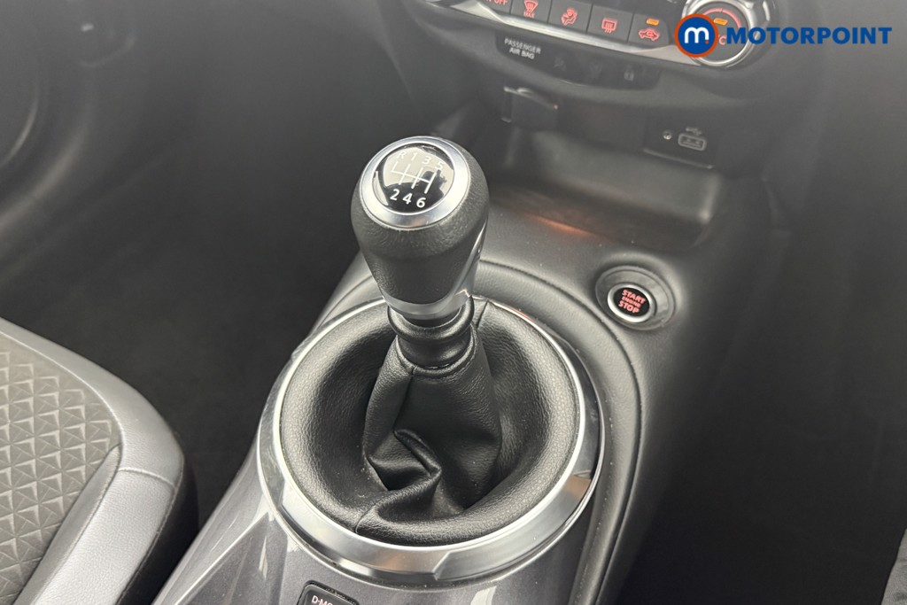 Nissan Juke N-Connecta Manual Petrol SUV - Stock Number (1566956) - 6th supplementary image