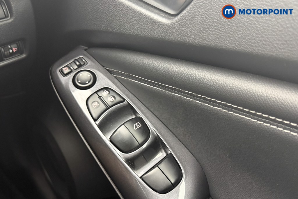 Nissan Juke N-Connecta Manual Petrol SUV - Stock Number (1566956) - 13th supplementary image