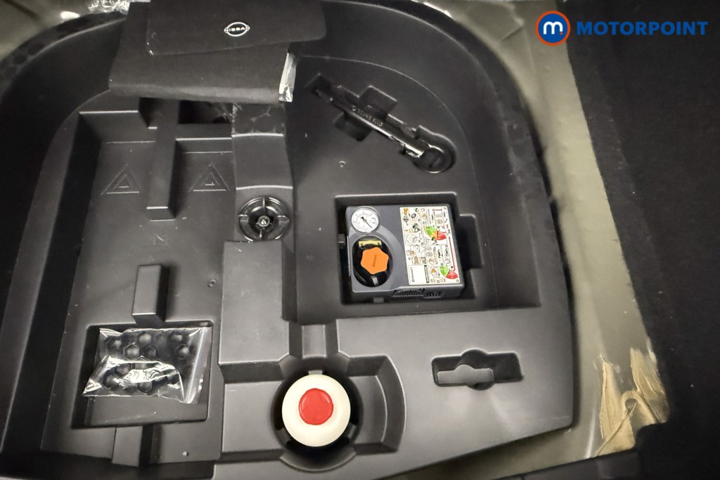 Nissan Juke N-Connecta Manual Petrol SUV - Stock Number (1566956) - 26th supplementary image