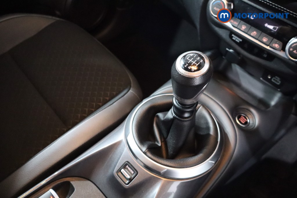 Nissan Juke N-Connecta Manual Petrol SUV - Stock Number (1566981) - 15th supplementary image