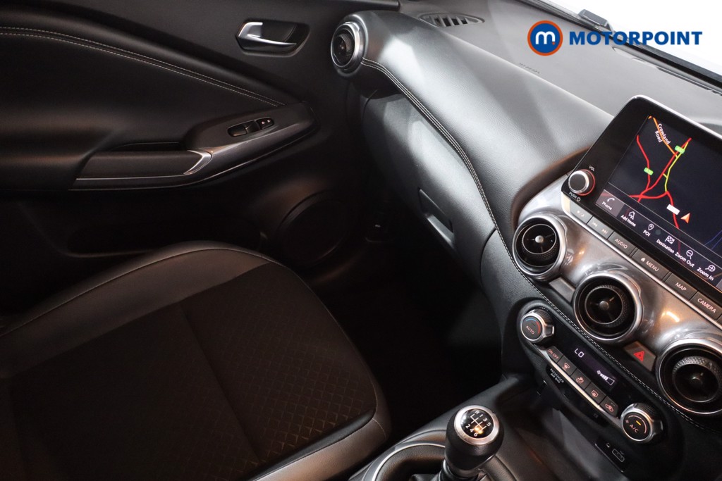 Nissan Juke N-Connecta Manual Petrol SUV - Stock Number (1566981) - 16th supplementary image