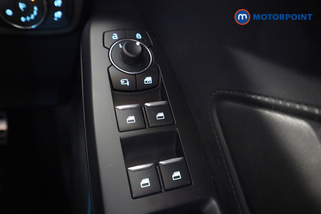 Ford Focus St-Line Vignale Manual Petrol-Electric Hybrid Hatchback - Stock Number (1568263) - 6th supplementary image