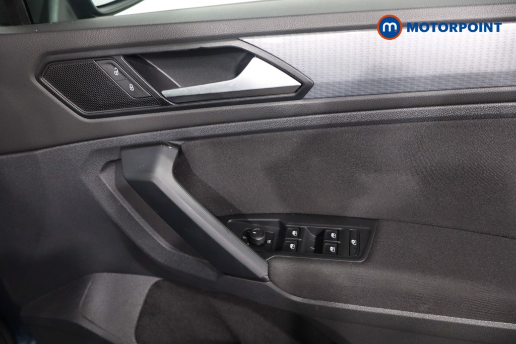 Volkswagen Tiguan Life Manual Petrol SUV - Stock Number (1568810) - 24th supplementary image