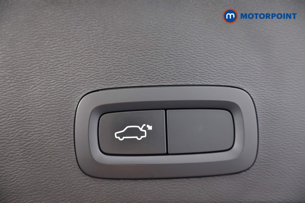 Volvo Xc40 R Design Pro Automatic Diesel SUV - Stock Number (1569994) - 38th supplementary image