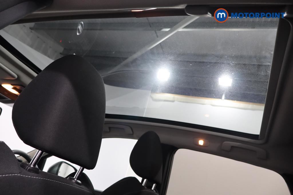 Nissan Qashqai Premiere Edition Manual Petrol SUV - Stock Number (1560039) - 17th supplementary image
