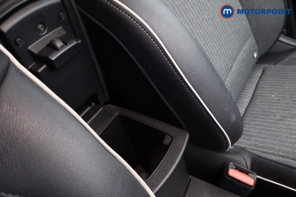 Renault Clio Techno Manual Petrol Hatchback - Stock Number (1561725) - 8th supplementary image