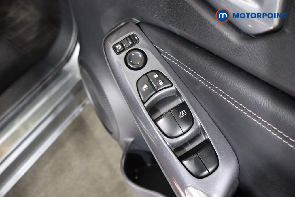 Nissan Juke N-Connecta Automatic Petrol SUV - Stock Number (1564958) - 17th supplementary image