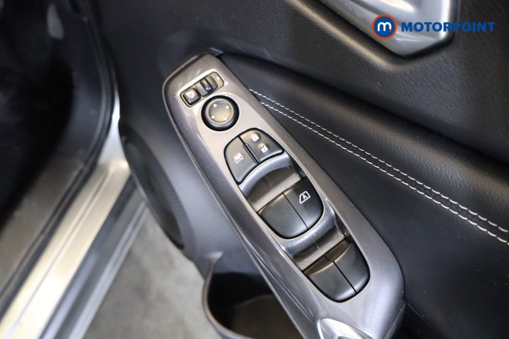 Nissan Juke N-Connecta Automatic Petrol SUV - Stock Number (1564967) - 17th supplementary image