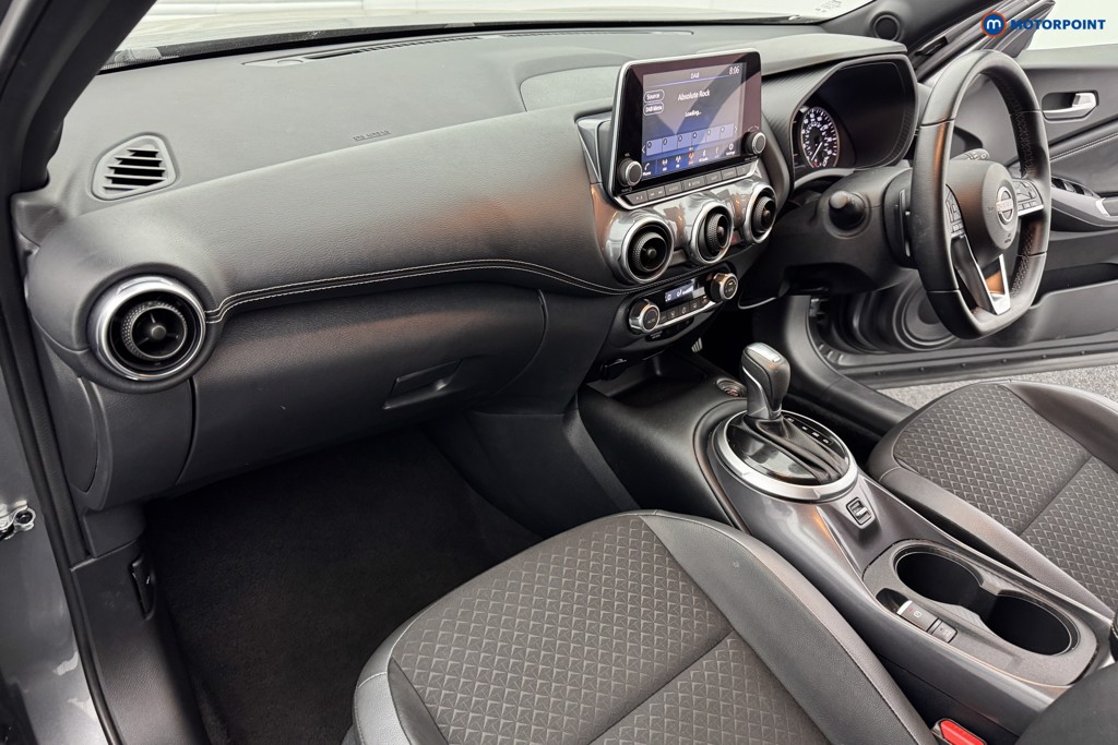 Nissan Juke N-Connecta Automatic Petrol SUV - Stock Number (1564968) - 8th supplementary image
