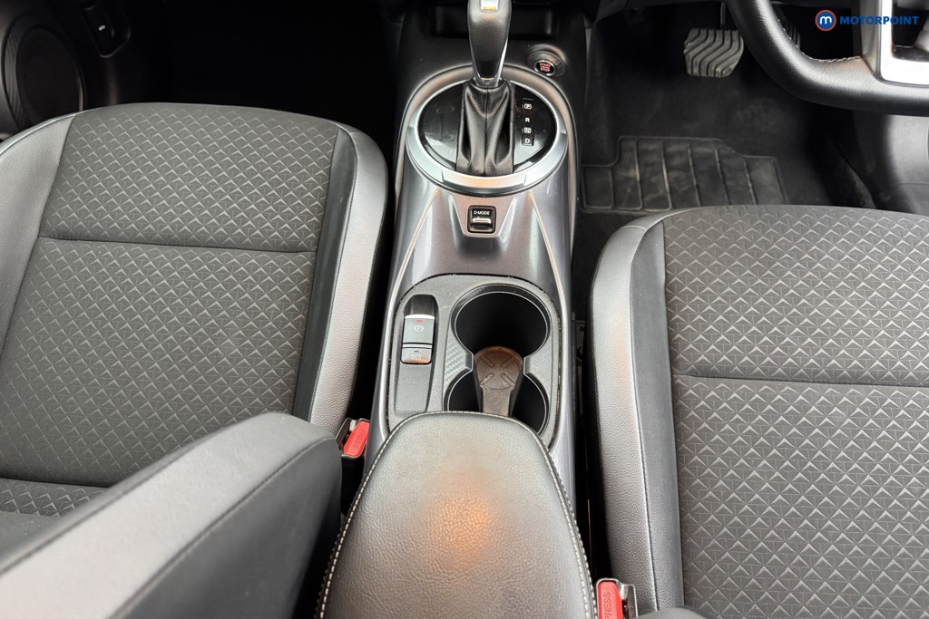 Nissan Juke N-Connecta Automatic Petrol SUV - Stock Number (1564968) - 10th supplementary image