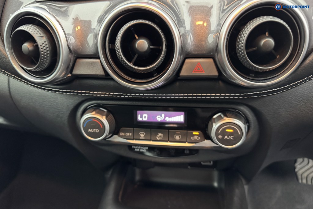 Nissan Juke N-Connecta Automatic Petrol SUV - Stock Number (1564968) - 17th supplementary image