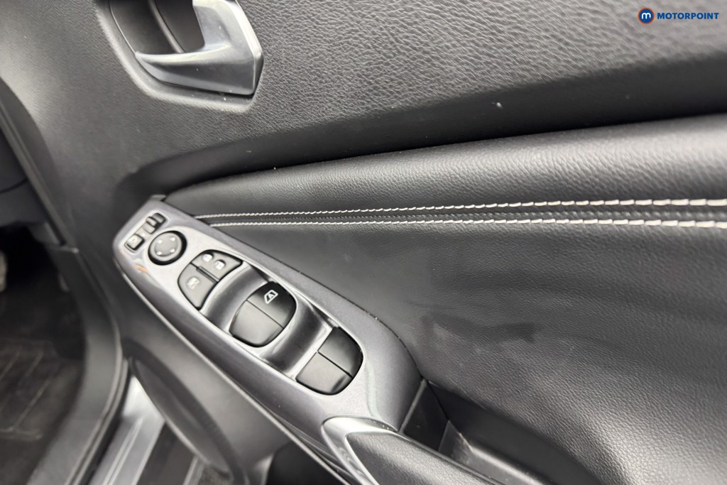 Nissan Juke N-Connecta Automatic Petrol SUV - Stock Number (1564968) - 23rd supplementary image