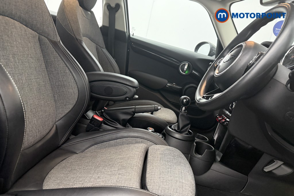 Mini Hatchback Cooper Manual Petrol Hatchback - Stock Number (1565109) - 7th supplementary image