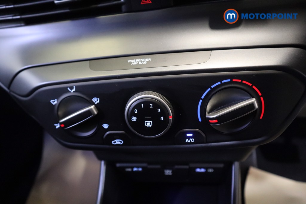 Hyundai Bayon Se Connect Automatic Petrol-Electric Hybrid SUV - Stock Number (1565770) - 5th supplementary image