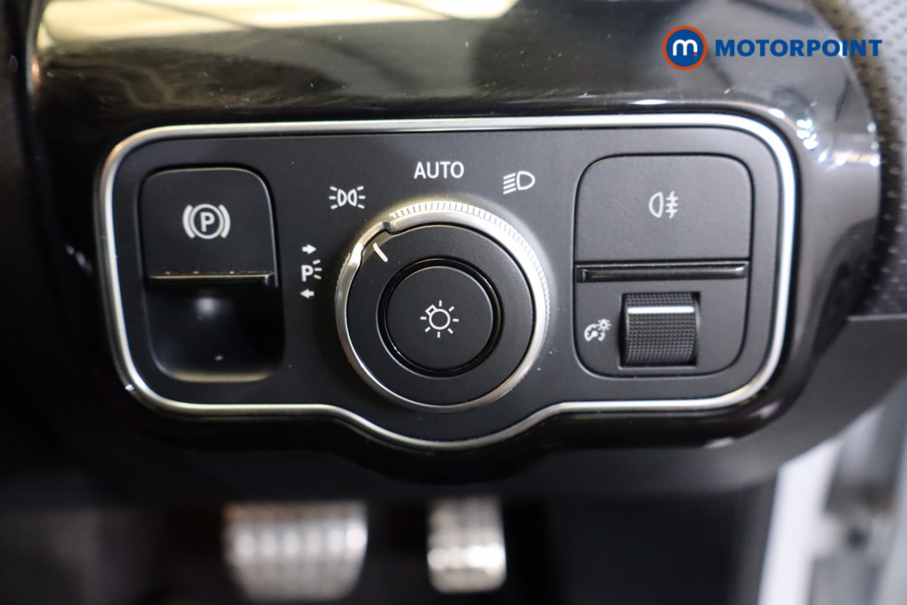 Mercedes-Benz A Class Amg Line Executive Edition Automatic Petrol Hatchback - Stock Number (1566012) - 17th supplementary image