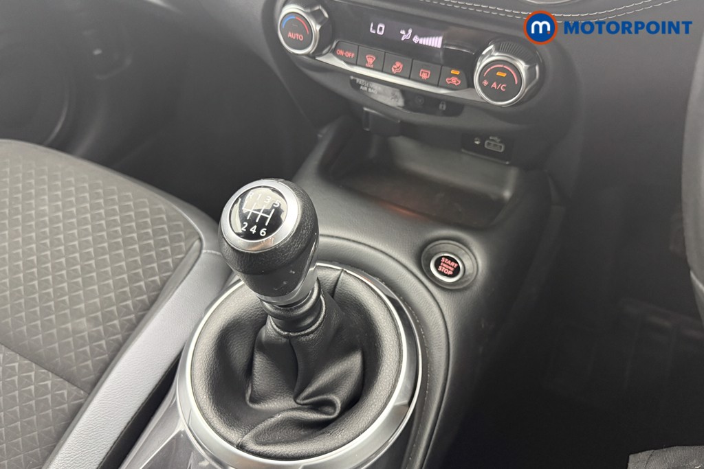 Nissan Juke N-Connecta Manual Petrol SUV - Stock Number (1566087) - 5th supplementary image
