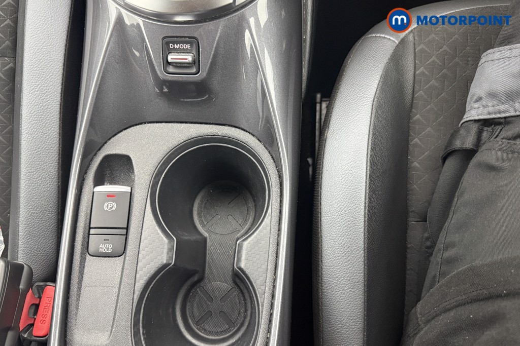 Nissan Juke N-Connecta Manual Petrol SUV - Stock Number (1566087) - 6th supplementary image