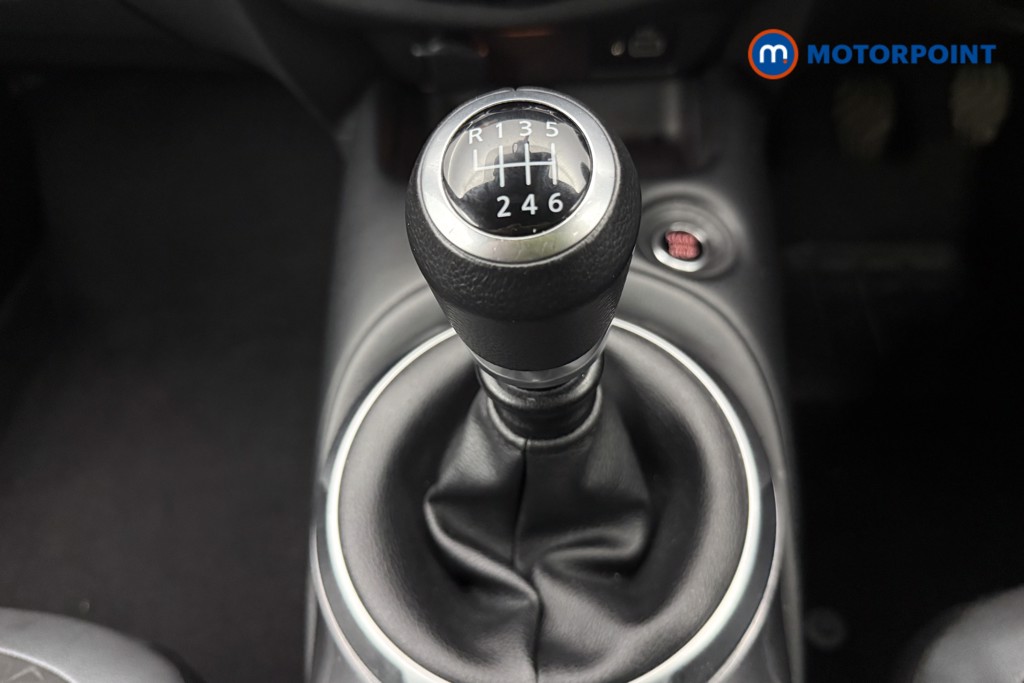 Nissan Juke N-Connecta Manual Petrol SUV - Stock Number (1566093) - 7th supplementary image