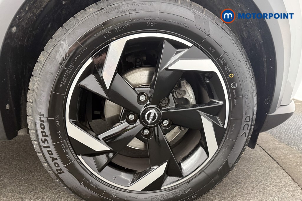 Nissan Juke N-Connecta Manual Petrol SUV - Stock Number (1566093) - 11th supplementary image