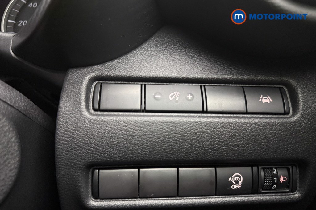 Nissan Juke N-Connecta Manual Petrol SUV - Stock Number (1566093) - 17th supplementary image