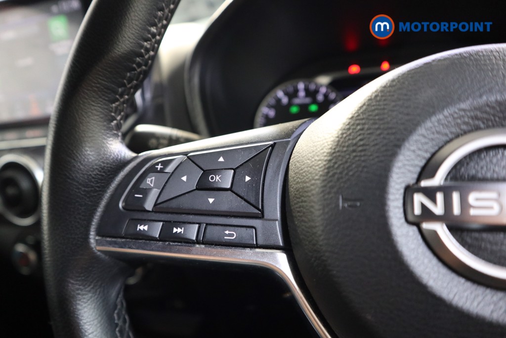 Nissan Juke N-Connecta Manual Petrol SUV - Stock Number (1566115) - 4th supplementary image