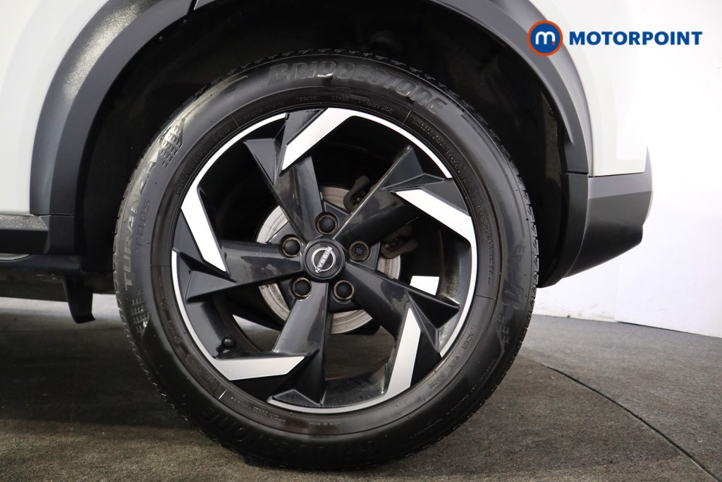 Nissan Juke N-Connecta Manual Petrol SUV - Stock Number (1566115) - 15th supplementary image