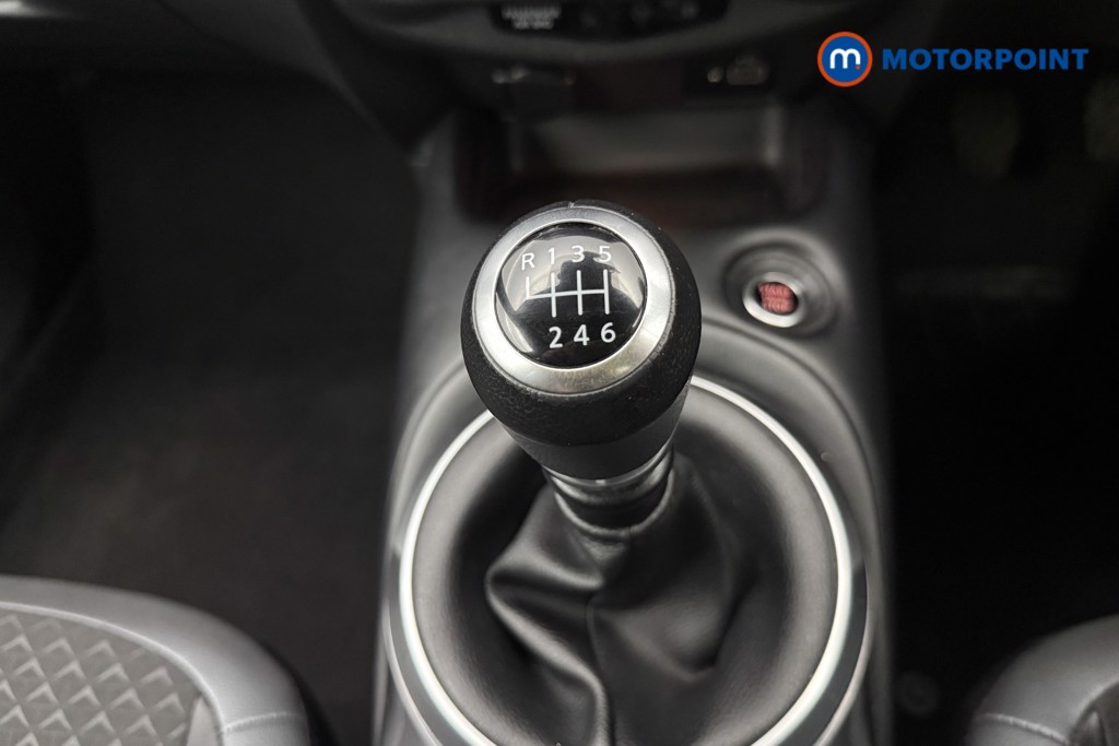 Nissan Juke N-Connecta Manual Petrol SUV - Stock Number (1566117) - 7th supplementary image