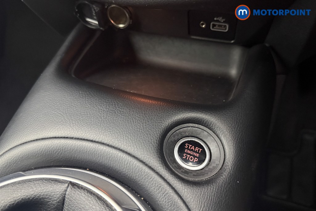 Nissan Juke N-Connecta Manual Petrol SUV - Stock Number (1566127) - 5th supplementary image