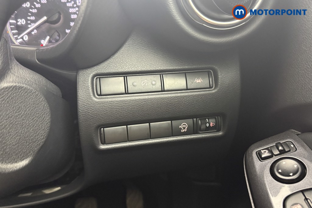 Nissan Juke N-Connecta Manual Petrol SUV - Stock Number (1566127) - 12th supplementary image