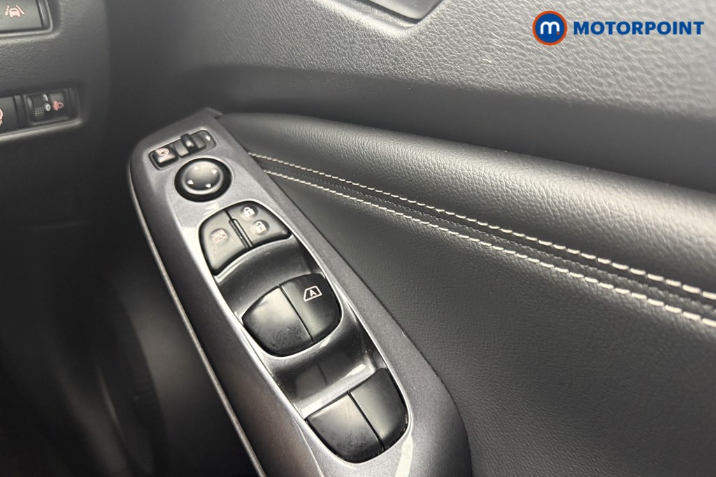 Nissan Juke N-Connecta Manual Petrol SUV - Stock Number (1566127) - 13th supplementary image