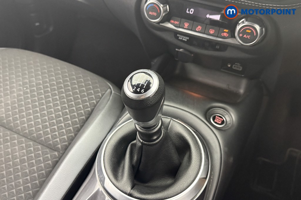 Nissan Juke N-Connecta Manual Petrol SUV - Stock Number (1566130) - 4th supplementary image