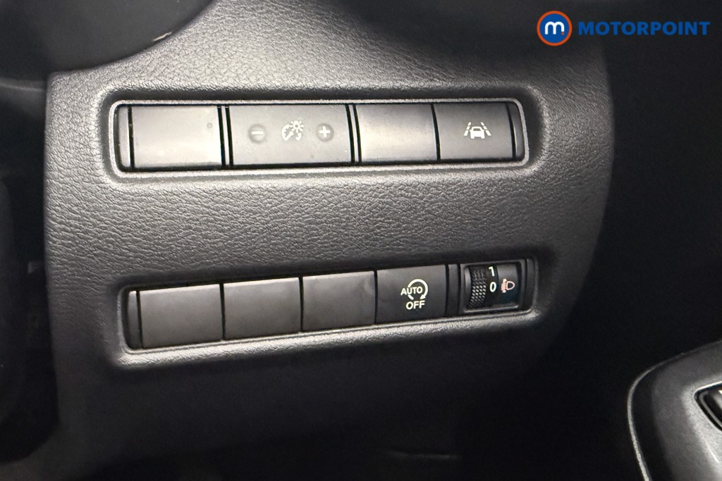 Nissan Juke N-Connecta Manual Petrol SUV - Stock Number (1566130) - 11th supplementary image