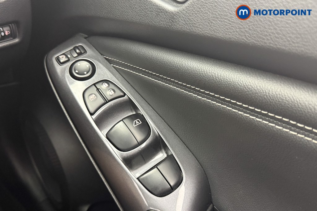 Nissan Juke N-Connecta Manual Petrol SUV - Stock Number (1566130) - 12th supplementary image