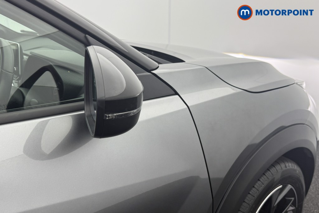 Nissan Juke N-Connecta Manual Petrol SUV - Stock Number (1566130) - 13th supplementary image