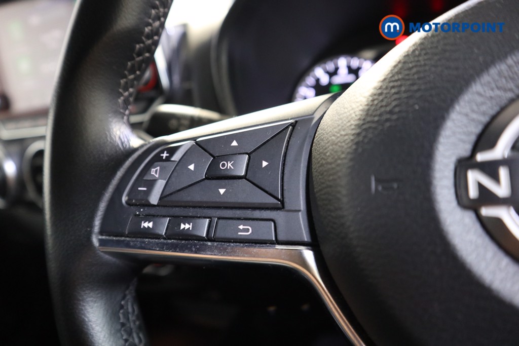 Nissan Juke N-Connecta Manual Petrol SUV - Stock Number (1566959) - 4th supplementary image