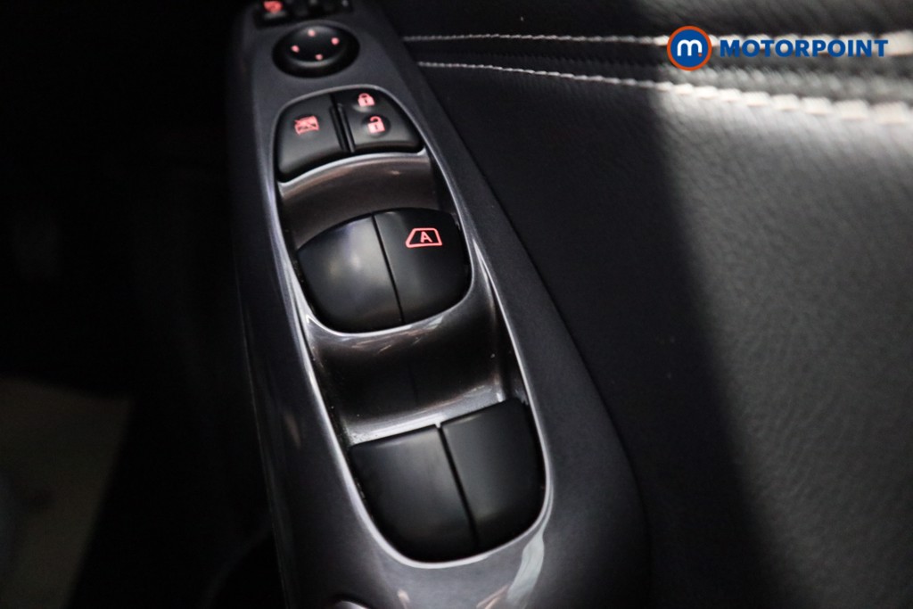 Nissan Juke N-Connecta Manual Petrol SUV - Stock Number (1566959) - 6th supplementary image