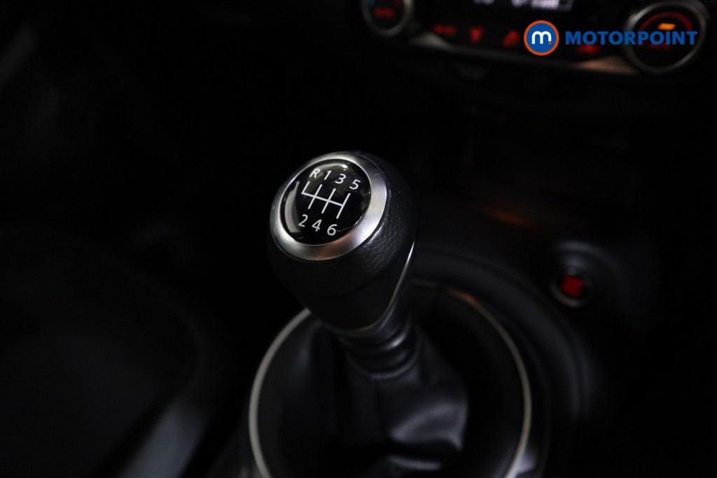 Nissan Juke N-Connecta Manual Petrol SUV - Stock Number (1566959) - 9th supplementary image