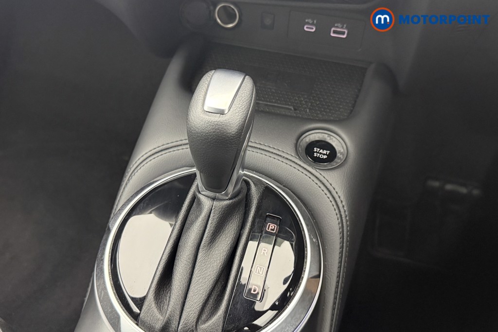 Nissan Juke N-Connecta Automatic Petrol-Electric Hybrid SUV - Stock Number (1569122) - 5th supplementary image