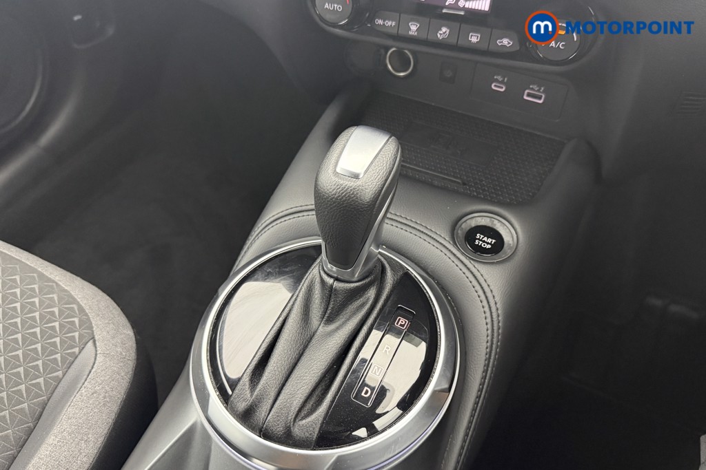 Nissan Juke N-Connecta Automatic Petrol-Electric Hybrid SUV - Stock Number (1569124) - 5th supplementary image