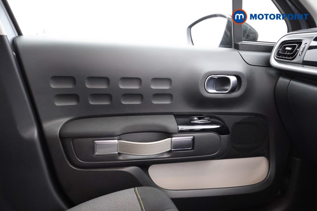 Nissan Qashqai N-Connecta Automatic Petrol SUV - Stock Number (1569277) - 7th supplementary image